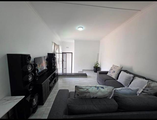 16 BEDROOM COMPLEX FOR SALE IN KENSINGTON